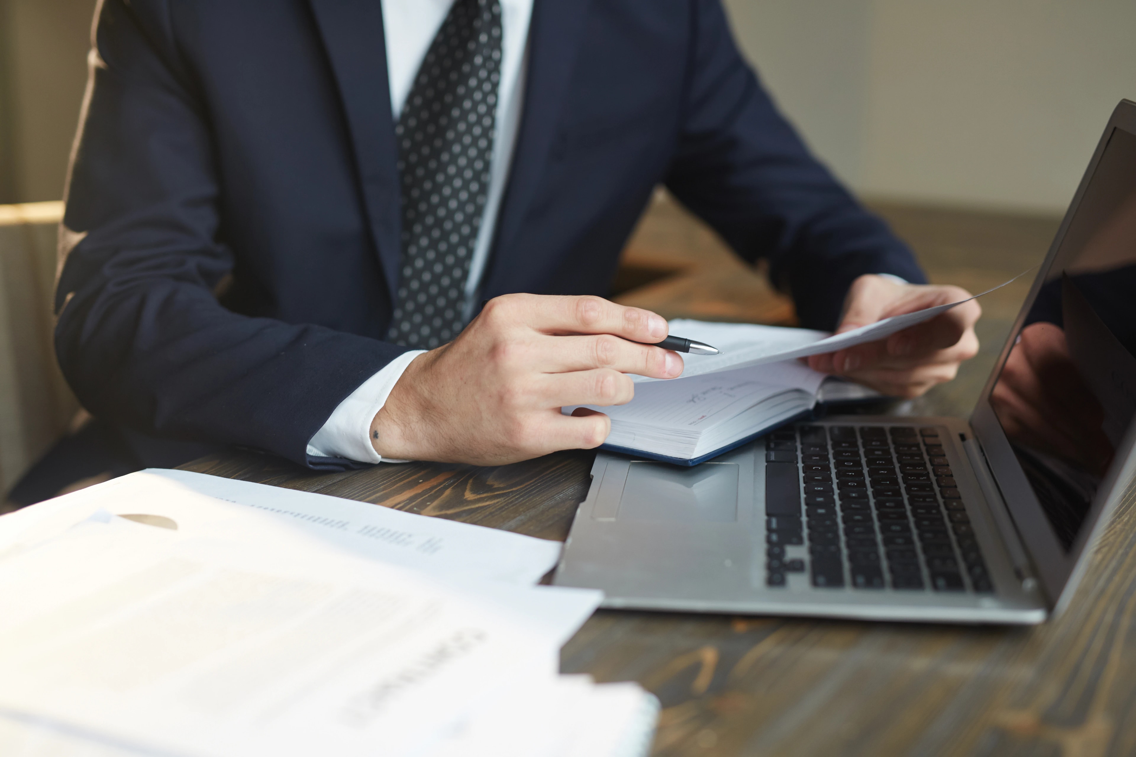 LEGAL & ACCOUNTING CONSULTANTS